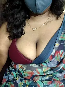 Snapshot of Rathi22 chatting on 07/17/26, 02:45 Rathi22 online show from 07/17/26, 02:45
