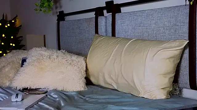 ivynyxx online show from 04/15/26, 07:58