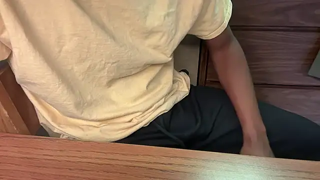 Snapshot of cumfull432 chatting on 02/05/25, 04:36 cumfull432 online show from 02/05/25, 04:36