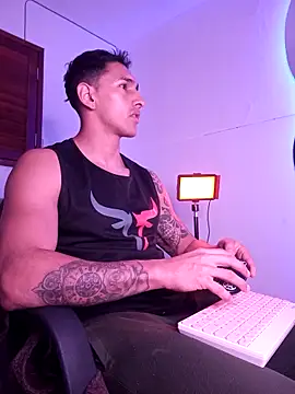 Snapshot of Joylopez_fit chatting on 11/22/25, 01:32 Joylopez fit online show from 11/22/25, 01:32