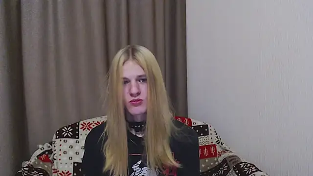 blaire  18 online show from 12/31/24, 08:15