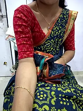 lovelygirl4567 online show from 10/28/25, 05:37