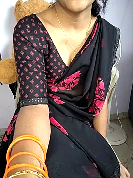 lovelygirl4567 online show from 11/12/25, 04:46