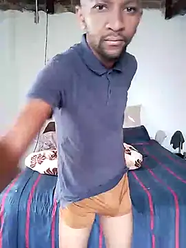 Snapshot of MKbesxxx chatting on 03/15/25, 12:24 MKbesxxx online show from 03/15/25, 12:24