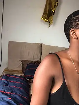 Snapshot of MKbesxxx chatting on 12/21/25, 12:23 MKbesxxx online show from 12/21/25, 12:23