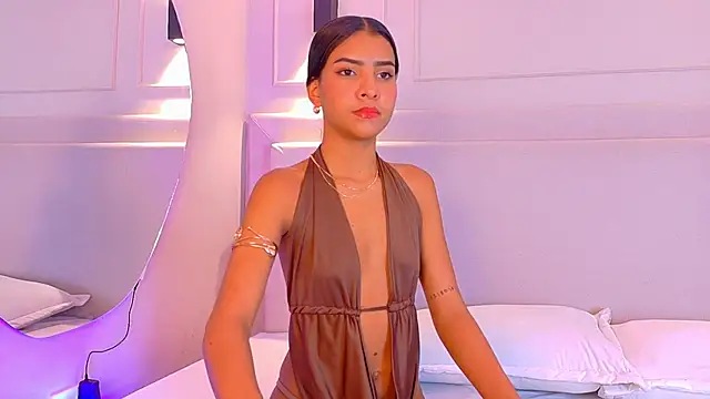 Snapshot of NaomiKlarc chatting on 11/13/25, 03:38 NaomiKlarc online show from 11/13/25, 03:38