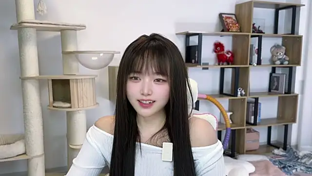 Chenjing0 online show from 04/23/26, 02:41