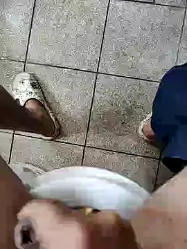 Snapshot of dreamers_dick chatting on 01/12/25, 04:31 dreamers dick online show from 01/12/25, 04:31