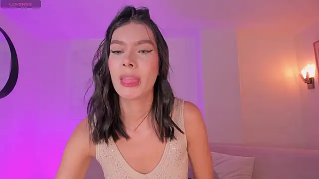 NiaSalvatore online show from 04/16/26, 07:25