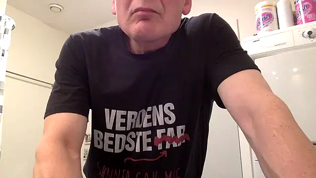 Snapshot of Parleg2 chatting on 10/27/25, 09:35 Parleg2 online show from 10/27/25, 09:35