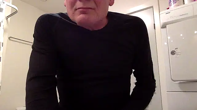 Snapshot of Parleg2 chatting on 11/12/25, 07:24 Parleg2 online show from 11/12/25, 07:24