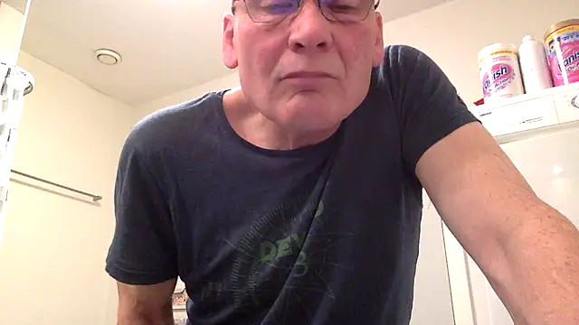 Snapshot of Parleg2 chatting on 11/22/25, 11:59 Parleg2 online show from 11/22/25, 11:59