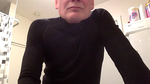 Snapshot of Parleg2 chatting on 11/29/25, 01:03 Parleg2 online show from 11/29/25, 01:03