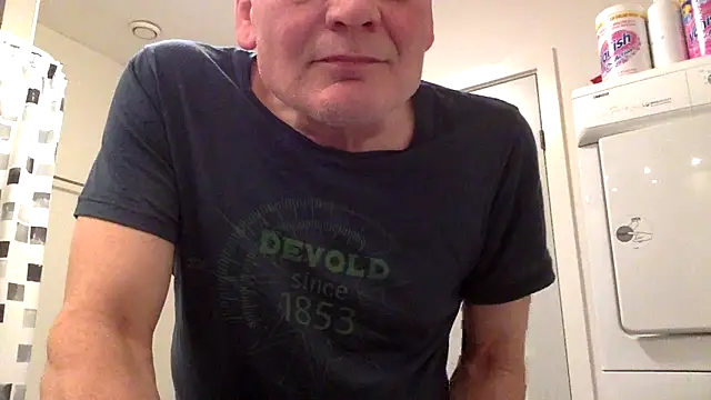 Snapshot of Parleg2 chatting on 11/30/25, 10:58 Parleg2 online show from 11/30/25, 10:58