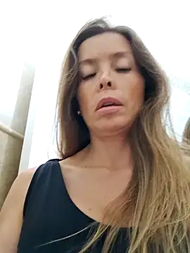 karina warthon online show from 10/17/25, 05:26