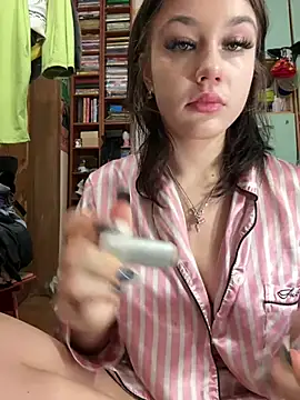 Snapshot of Wixc chatting on 01/28/25, 12:22 Wixc online show from 01/28/25, 12:22