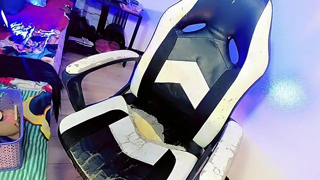 Gisele fox online show from 04/18/26, 07:18