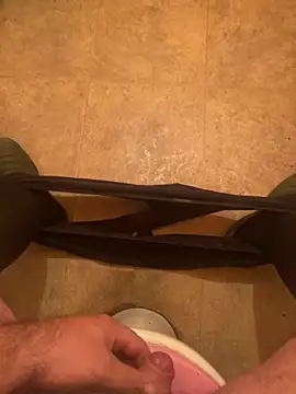 Snapshot of balint35 chatting on 10/15/25, 02:33 balint35 online show from 10/15/25, 02:33