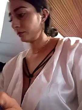 BELLA--26 online show from 02/05/25, 02:48