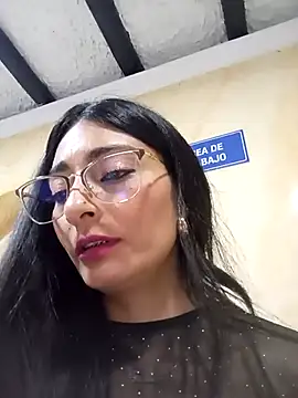 BELLA--26 online show from 03/05/25, 10:32