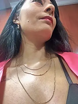 BELLA--26 online show from 10/28/25, 01:58