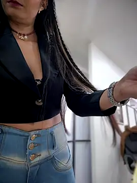 BELLA--26 online show from 11/15/25, 12:34