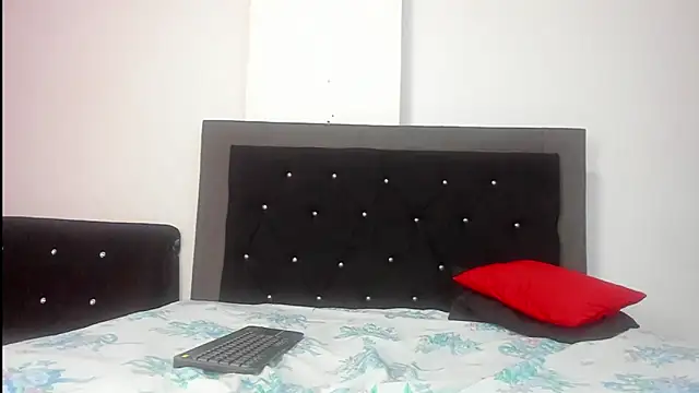 Snapshot of violetadumsper chatting on 02/21/25, 08:29 violetadumsper online show from 02/21/25, 08:29