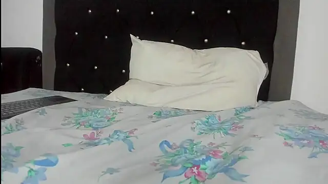 Snapshot of violetadumsper chatting on 03/12/25, 09:44 violetadumsper online show from 03/12/25, 09:44