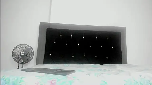 Snapshot of violetadumsper chatting on 03/17/25, 03:03 violetadumsper online show from 03/17/25, 03:03