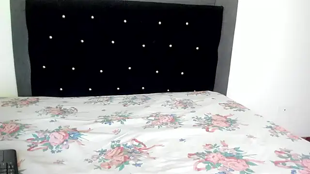 Snapshot of violetadumsper chatting on 10/20/25, 03:18 violetadumsper online show from 10/20/25, 03:18