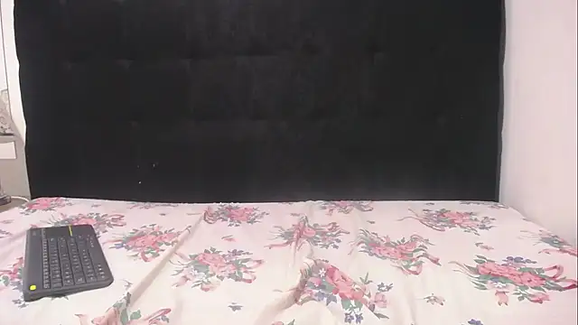 Snapshot of violetadumsper chatting on 11/16/25, 11:05 violetadumsper online show from 11/16/25, 11:05