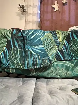 Snapshot of zasmin3 chatting on 02/18/25, 12:04 zasmin3 online show from 02/18/25, 12:04