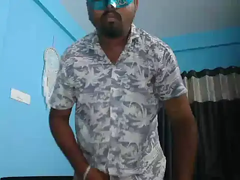 Snapshot of Desi_Heat chatting on 05/14/26, 06:04 Desi Heat online show from 05/14/26, 06:04