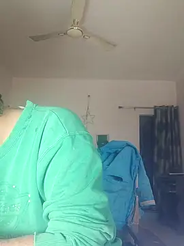 Snapshot of MAGNETICDADDY8 chatting on 01/13/26, 10:31 MAGNETICDADDY8 online show from 01/13/26, 10:31