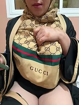 Snapshot of Sindrila_ chatting on 01/04/25, 05:58 Sindrila online show from 01/04/25, 05:58