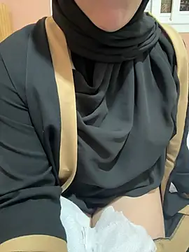 Snapshot of Sindrila_ chatting on 02/06/25, 11:21 Sindrila online show from 02/06/25, 11:21