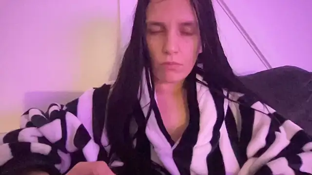 Snapshot of dixie_leigh chatting on 01/08/25, 01:31 dixie leigh online show from 01/08/25, 01:31