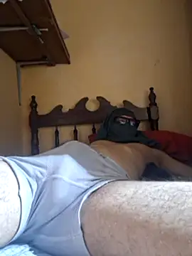 Snapshot of Uncutb0y chatting on 01/11/25, 04:48 Uncutb0y online show from 01/11/25, 04:48