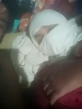 Snapshot of YourHotRandi chatting on 01/06/25, 05:59 YourHotRandi online show from 01/06/25, 05:59