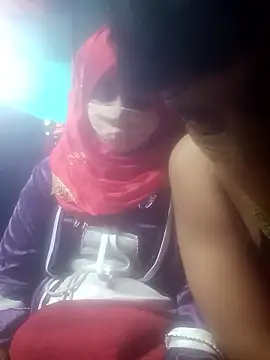 Snapshot of YourHotRandi chatting on 01/10/26, 04:53 YourHotRandi online show from 01/10/26, 04:53