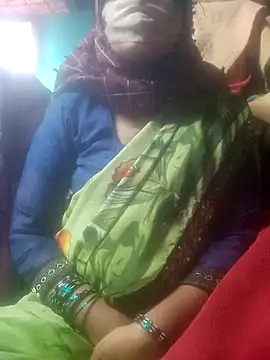 Snapshot of YourHotRandi chatting on 02/05/26, 06:23 YourHotRandi online show from 02/05/26, 06:23