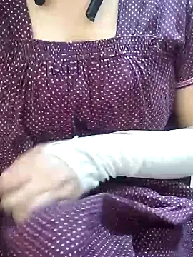 Snapshot of mallupriyapriya chatting on 01/06/25, 05:08 mallupriyapriya online show from 01/06/25, 05:08