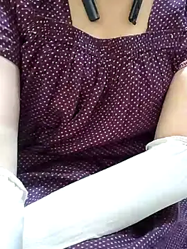 Snapshot of mallupriyapriya chatting on 01/16/25, 08:00 mallupriyapriya online show from 01/16/25, 08:00