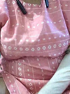 Snapshot of mallupriyapriya chatting on 09/20/25, 05:30 mallupriyapriya online show from 09/20/25, 05:30