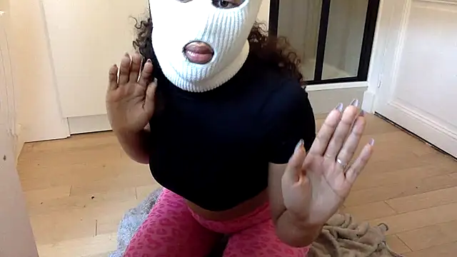 Snapshot of Amira_bayby chatting on 01/13/25, 12:45 Amira bayby online show from 01/13/25, 12:45