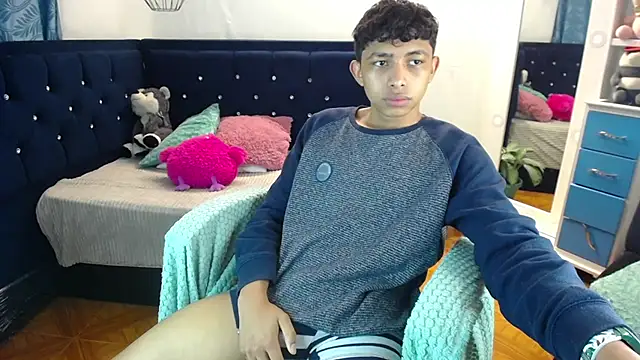 twinkmilk  online show from 03/18/25, 09:21