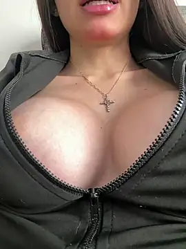 Snapshot of Maddy_Jones chatting on 01/23/25, 06:56 Maddy Jones online show from 01/23/25, 06:56