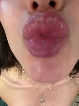 Snapshot of Maddy_Jones chatting on 03/03/25, 04:14 Maddy Jones online show from 03/03/25, 04:14