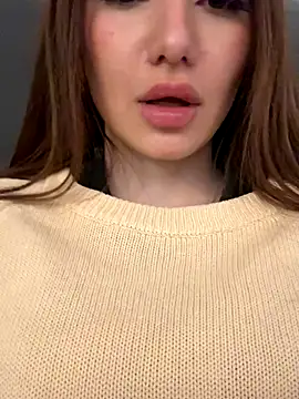 Snapshot of Maddy_Jones chatting on 10/17/25, 02:15 Maddy Jones online show from 10/17/25, 02:15