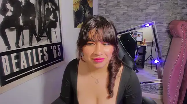 Snapshot of Ji_Eun chatting on 01/10/25, 06:49 Ji Eun online show from 01/10/25, 06:49